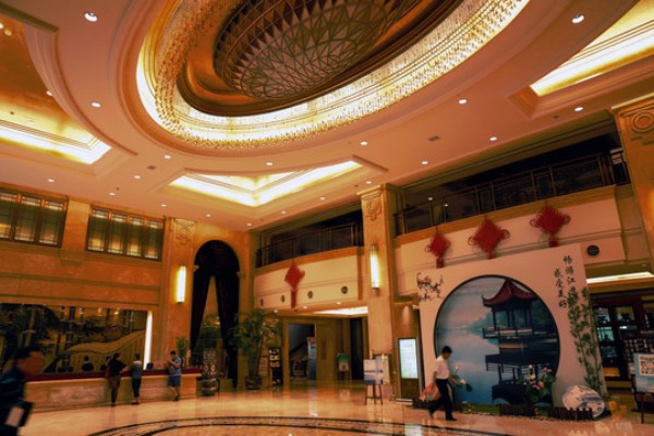 “重庆老人按摩鞋,缓解脚部疲劳神器!” “重庆老人按摩鞋,缓解脚部疲劳神器!”